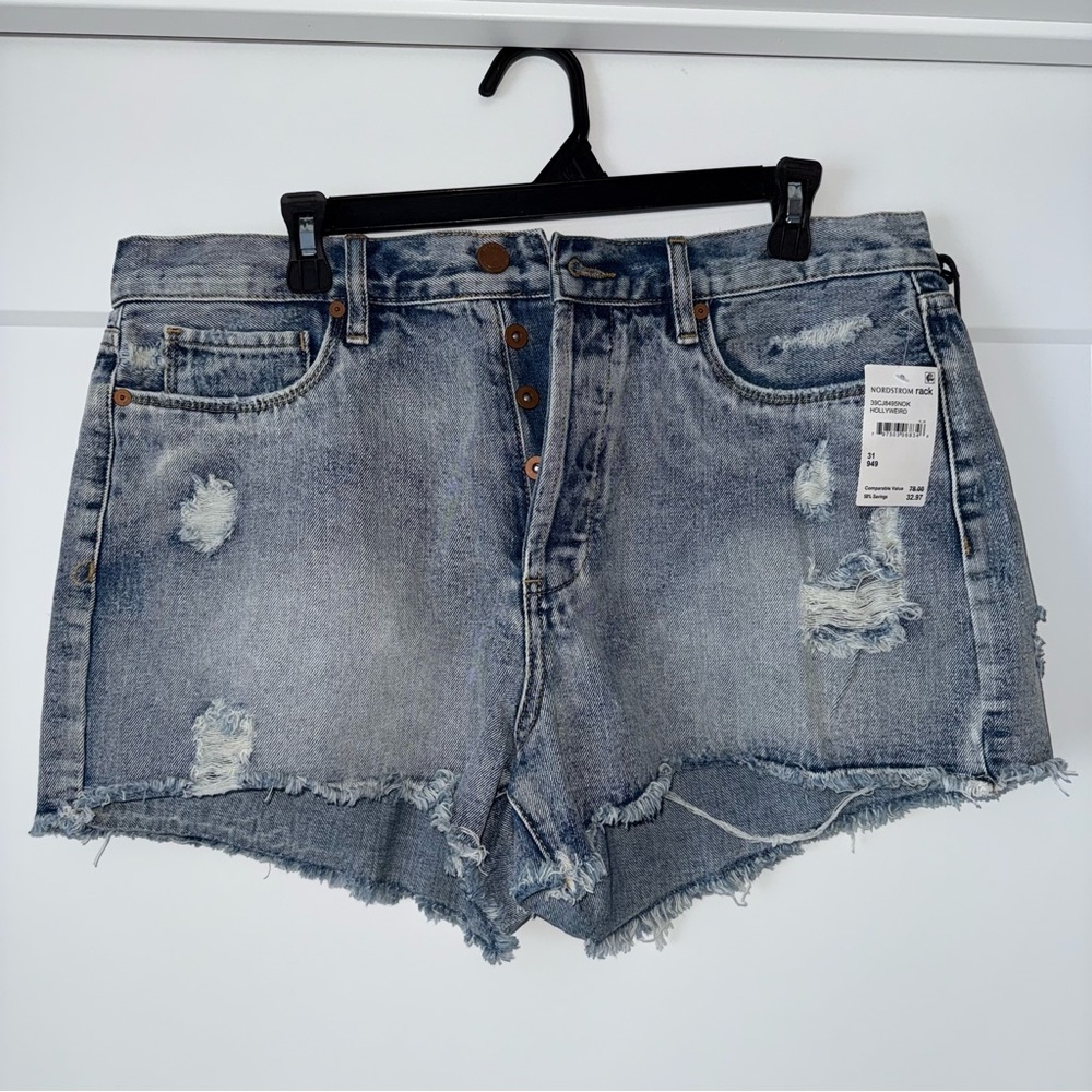 NWT- Blank NYC Women’s Distressed Denim Shorts Size 31